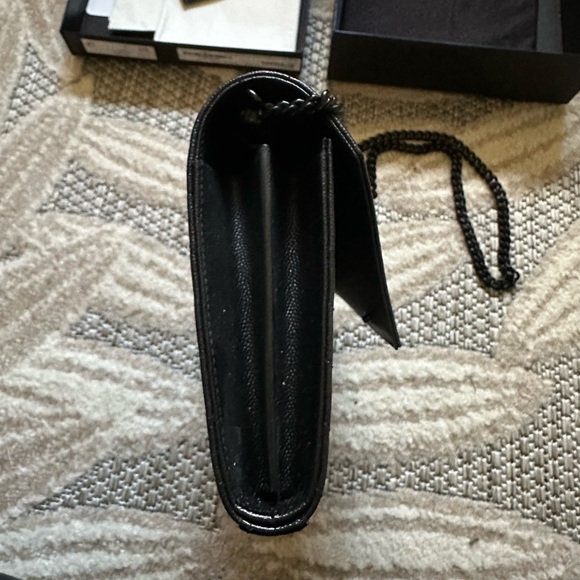 YSL Monogram Large Wallet on chain in Grained Leatherr - Picture 4 of 15